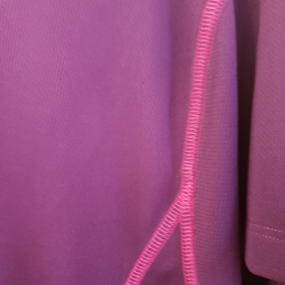 ❤️SOLD!❤️2 workout shirts for 1 price - Picture 4 of 7